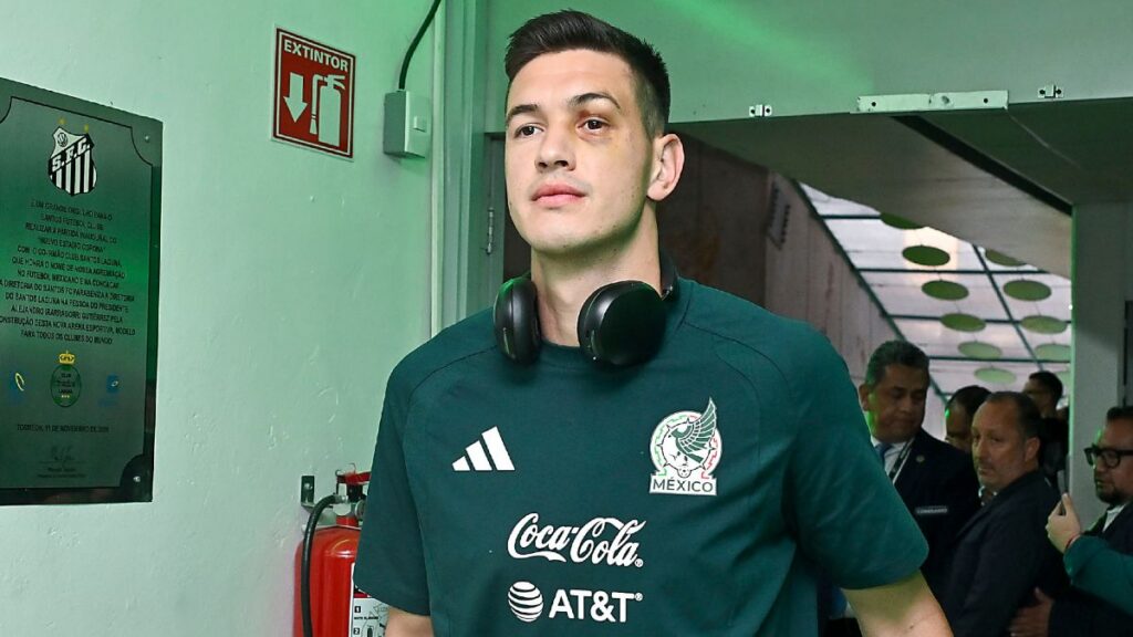 Cpesar Montes condena abucheos a la selección mexicana