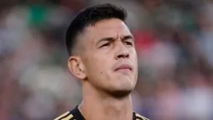 César Montes y Lokomotiv desaprovechan la posibilidad de un cuádruple empate en la cima de Rusia