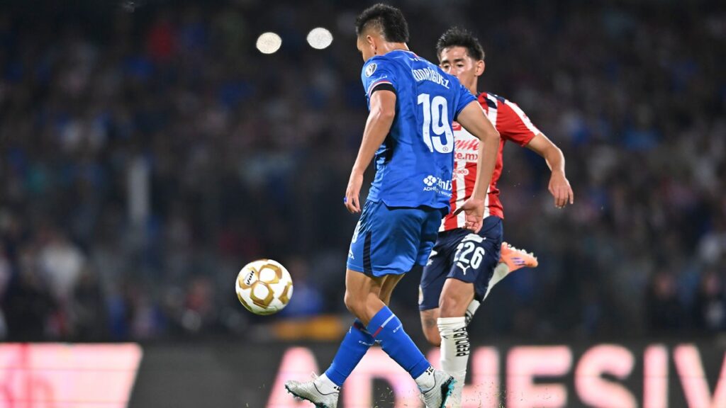 Charly Rodríguez marcó el tercer tanto para Cruz Azul