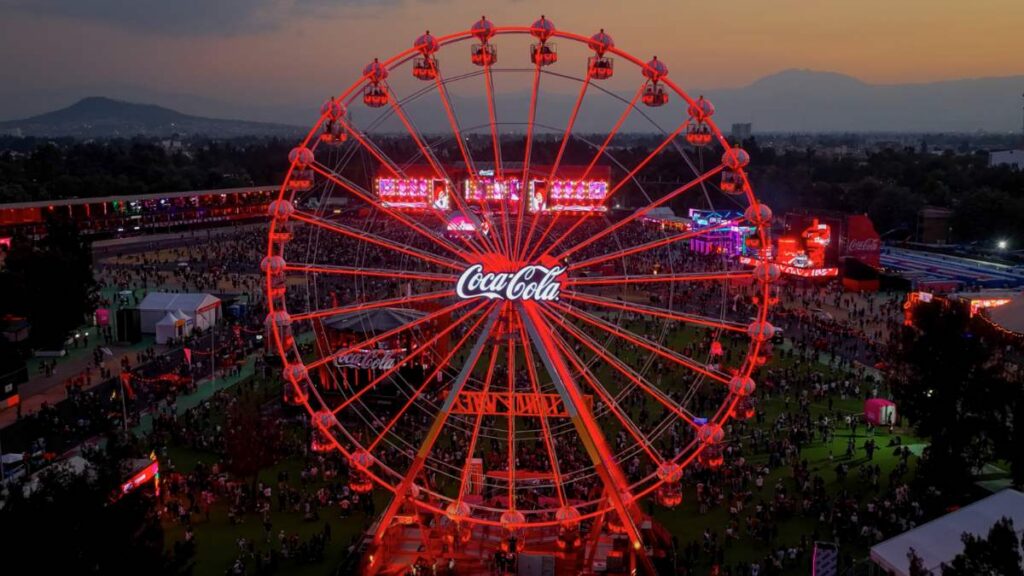 El Flow Fest continúa este domingo en la Ciudad de México después de un primer día que dejó al público encendido