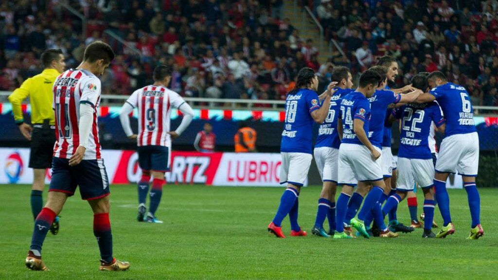 Cruz Azul mantiene buenos números en su visita al Akron