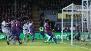Daniel Muñoz, de más a menos en la remontada del Manchester United al Crystal Palace