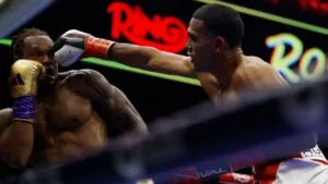 David Benavidez retiene el título de semipesados tras arrollar a Anthony Yarde