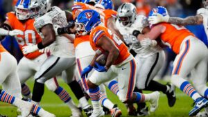 La defensiva de Broncos brilla para vencer a Raiders en la semana 10
