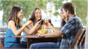 Las mejores frases para felicitar a las personas solteras en su día