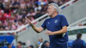 Domenec Torrent reconoce que Chivas les dio ‘un baño’ en la primera parte