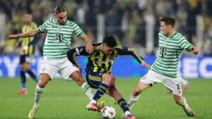 Edson Álvarez y el Fenerbahce se traban en casa ante Ferencvaros