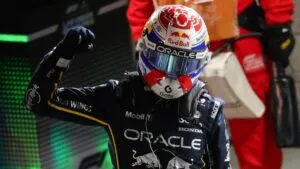 Verstappen gana en Las Vegas y la descalificación de McLaren reabre la lucha por el título