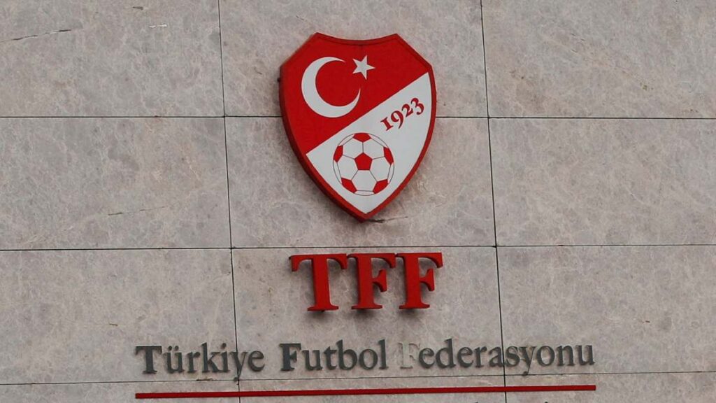 Fútbol de Turquía, apuestas ilegales; árbitros y jugadores bajo investigación