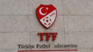 Prisión para siete árbitros en Turquía: ¡y más de mil futbolistas bajo investigación por apuestas!