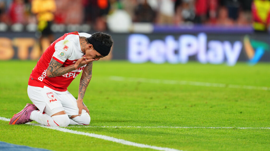 Ómar Fernández, en un partido de Santa Fe. - Vizzor Image.