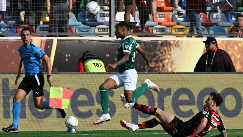 Acción de juego entre Flamengo y Palmeiras. - Luis Acosta, AFP.