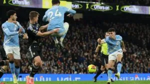 Foden supera a Beckham y rescata al Manchester City con su doblete