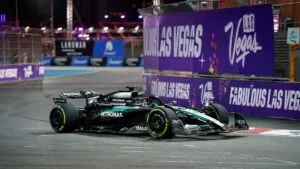 George Russell se impone en unas Prácticas Libres 3 donde la lluvia provocó el caos