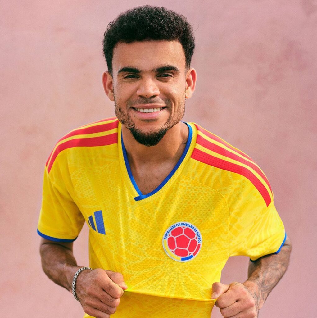 Luis Díaz con la nueva camiseta de Colombia | FCF. 