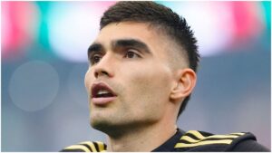 Johan Vásquez y el Genoa se salvan de quedar en el fondo de la Serie A con gol agónico