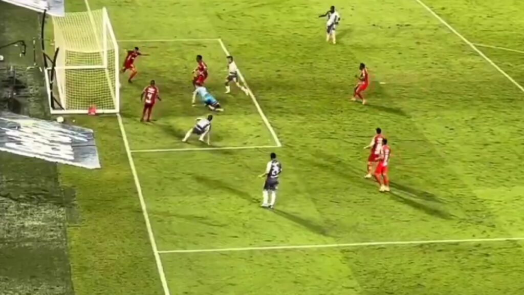 El autogol de Jean Pestaña