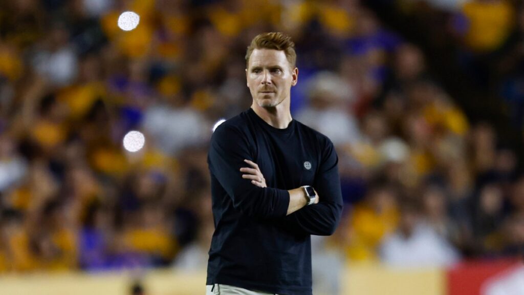 Guillermo Abascal explota contra el arbitraje tras polémica ante Tigres