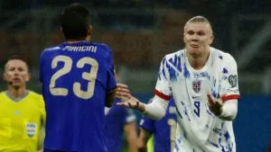 Haaland y la provocación equivocada: tocan su trasero y él responde con doblete