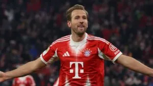 El Bayern Munich escapa del bostezo, remonta y liquida en casa al Friburgo