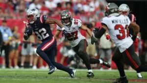 Dos escapadas de Henderson deciden la victoria de los Patriots ante Buccaneers