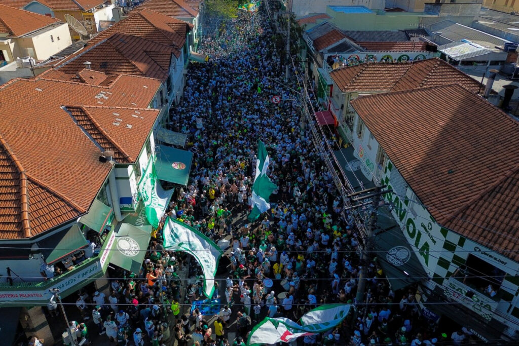 Hinchada de Palmeiras, en Lima. - Miguel Schincariol, AFP.