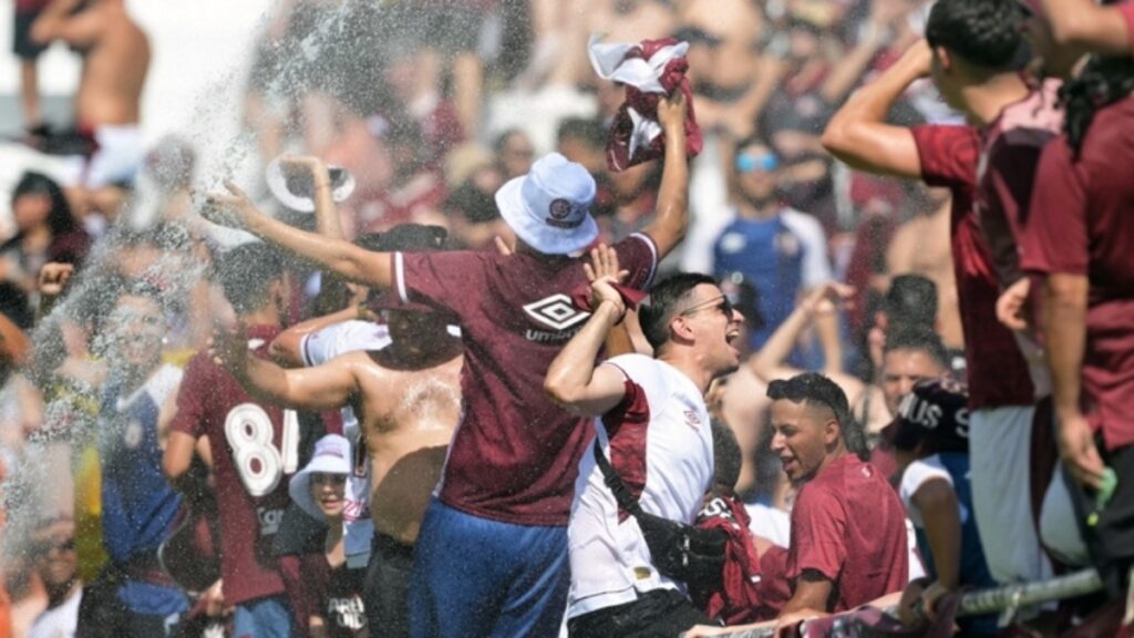 Hinchas de en la final de la Lanus Copa Sudamericana