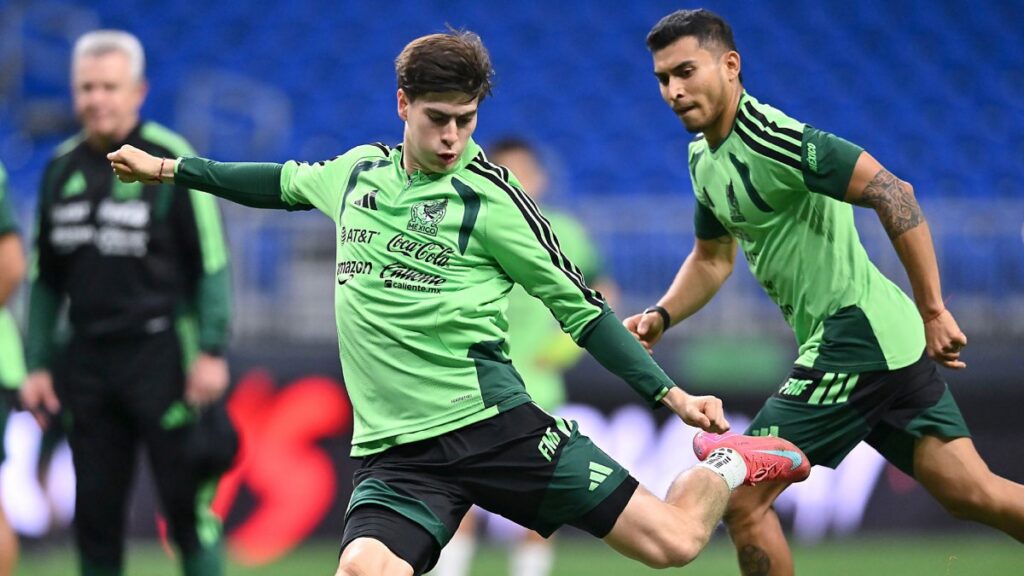 La Hormiga González con la selección mexicana