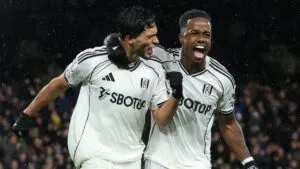 Raúl Jiménez celebra 400 partidos en Europa con el gol de la victoria