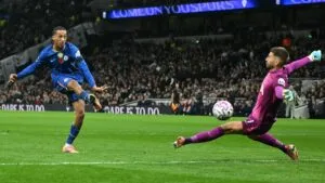 Joao Pedro marca el rumbo de la victoria del Chelsea ante Tottenham