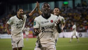Joel Campbell saca a relucir su talento y llama a Miguel Herrera