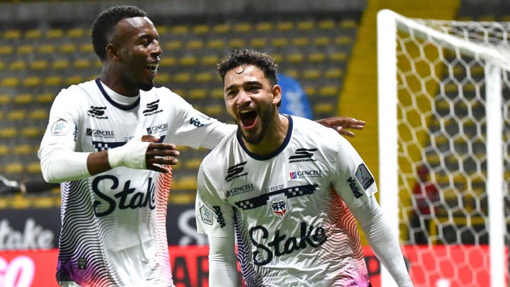 Jugadores De Fortaleza Celebran Gol