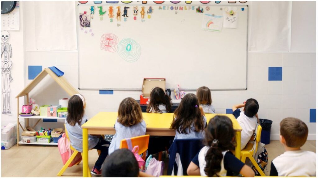 Se acaba el año y los estudiantes de nivel básico recibirán el último depósito de la Beca Rita Cetina del año | Reuters