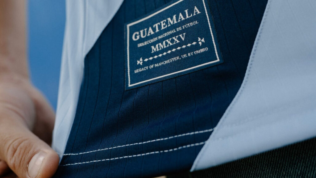 Una de las nuevas indumentarias. (Fedefut)