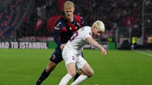 Por culpa de una roja, Bologna y Brann quedan a deber en Italia