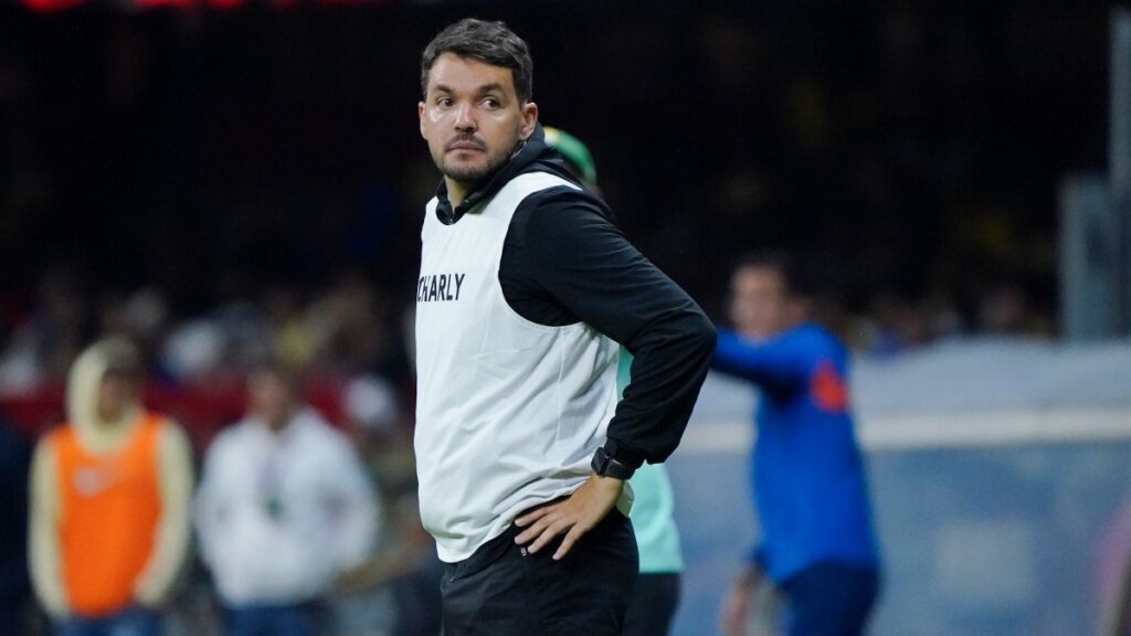 Nicolás Larcamón en el Estadio Azteca