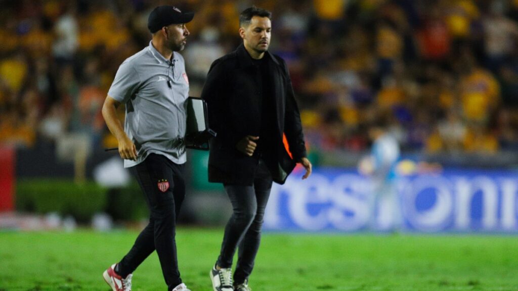 Nicolás Larcamón duró poco en Necaxa