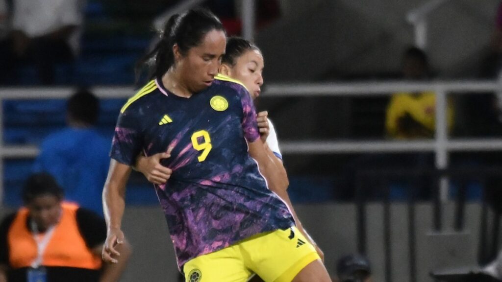 Mayra Ramírez jugando con Colombia | VizzorImage.