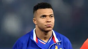 Kylian Mbappé reclama 260 millones de euros al PSG en tribunales de Francia
