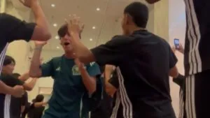 ¡Hermandad mundialista! México y Japón protagonizan un emotivo gesto deportivo en Qatar 2025