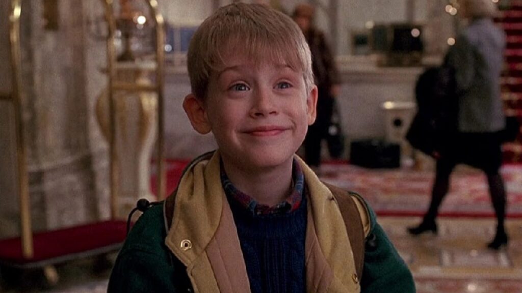 Macaulay Culkin interpretando a Kevin McCallister en 'Mi pobre angelito', una película estrenada en 1990.