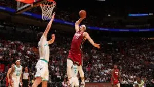 Jaime Jaquez lidera al Miami Heat con una clavada espectacular y marca histórica