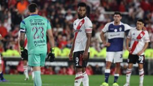 Los colombianos de River, en el ojo del huracán tras nueva derrota