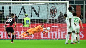 Milan vence a la Roma y se coloca a un solo punto del liderato de la Serie A