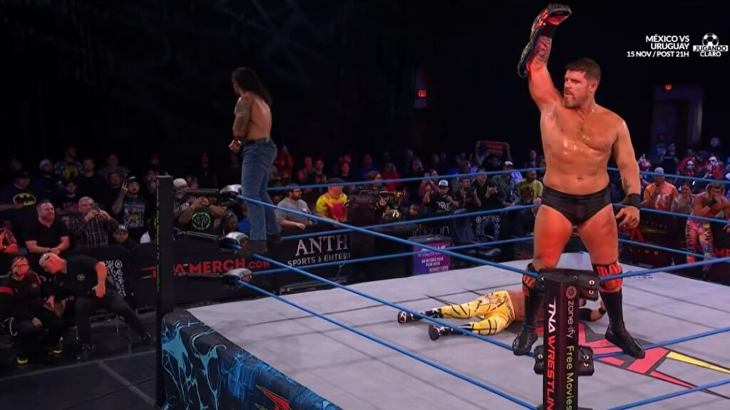 Mike Santana y Steve Maclin celebrando la victoria