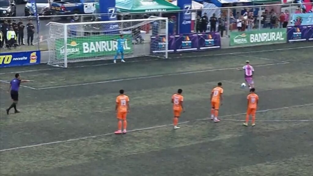 Mixco goleó 5-1 a Achuapa con dobletes de Lemus y Martínez, llegó a 44 puntos y seguirá líder rumbo a la última jornada del Apertura 2025.