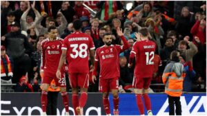Mohamed Salah celebra su gol 250 con el Liverpool en la victoria ante el Aston Villa