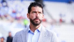 Benjamín Mora deja de ser técnico de Querétaro tras dos torneos en el club