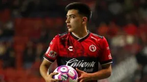 La excepción legal que valida la participación de Gilberto Mora en la Liguilla