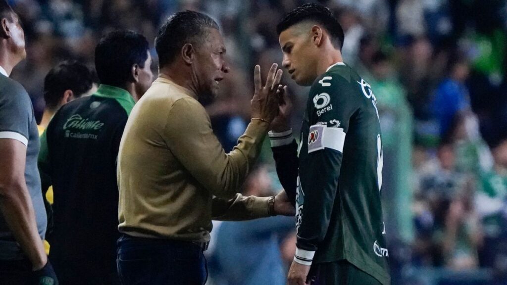 Nacho Ambriz y James Rodríguez en el último duelo de León en el Apertura 2025